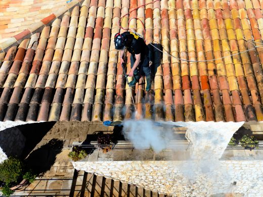 Nettoyage de toiture à la vapeur dans les Alpes-Maritimes (06)