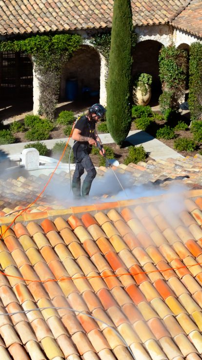 Nettoyage de toiture à la vapeur dans les Alpes-Maritimes (06)